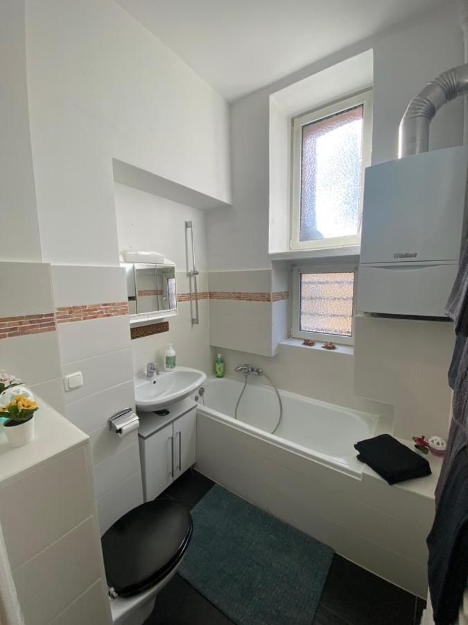 Ruhige Gemuetliche Altbau In Zentraler Lage *