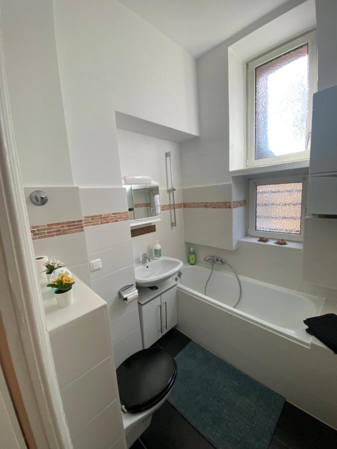 Ruhige Gemuetliche Altbau In Zentraler Lage Apartment *