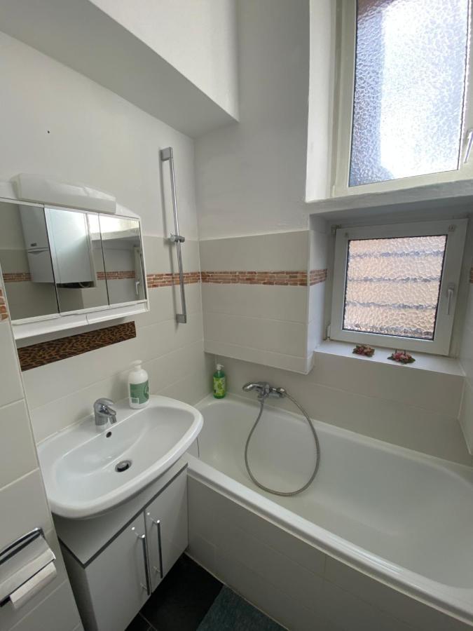 Ruhige Gemuetliche Altbau In Zentraler Lage *